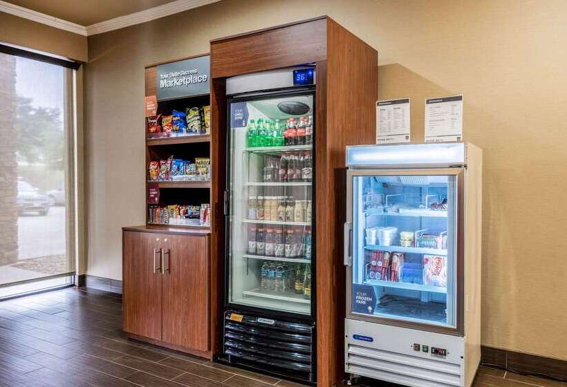 בית מלון כפרי Comfort Suites Near Texas State University