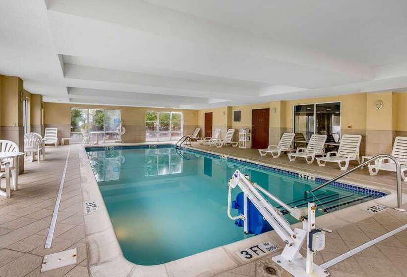 فندق Comfort Suites