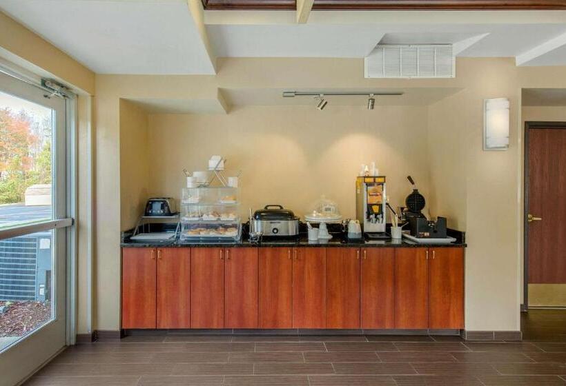 فندق Comfort Suites