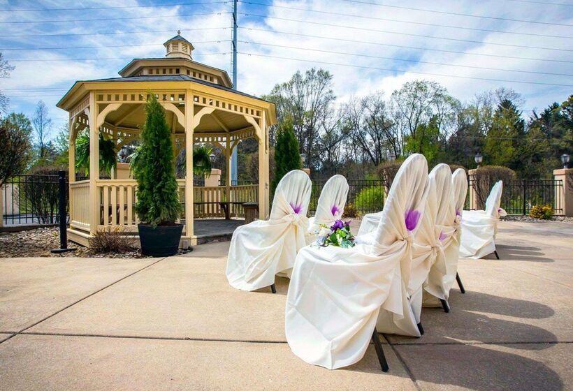 هتل Comfort Suites University Area Notre Damesouth Bend