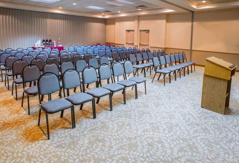 هتل Comfort Suites University Area Notre Damesouth Bend