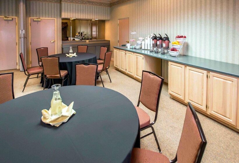 هتل Comfort Suites University Area Notre Damesouth Bend