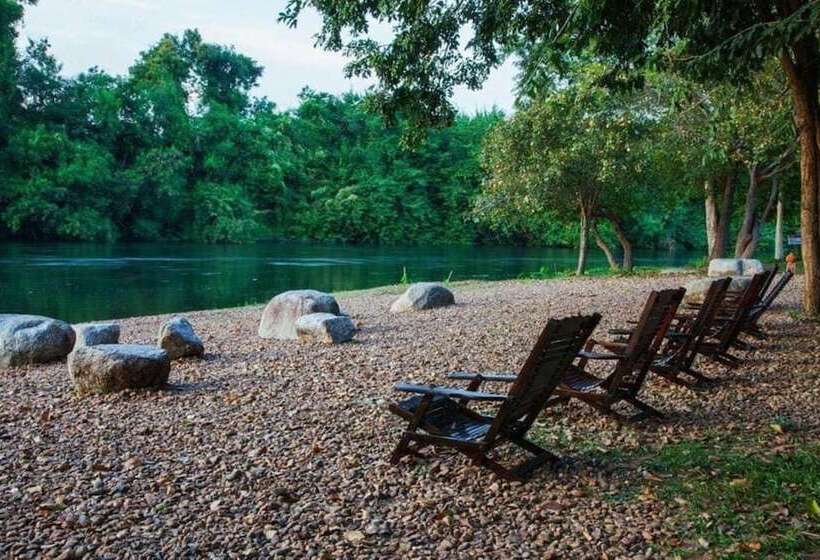 호텔 Comsaed River Kwai Resort