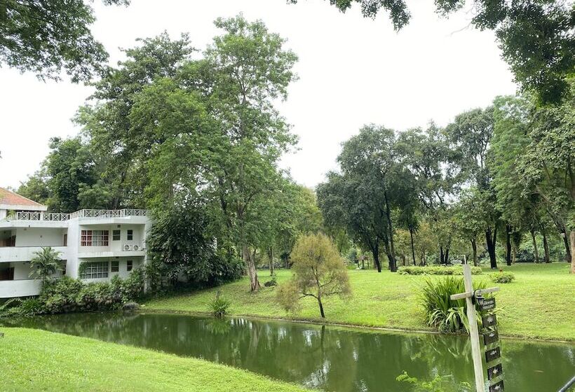 호텔 Comsaed River Kwai Resort