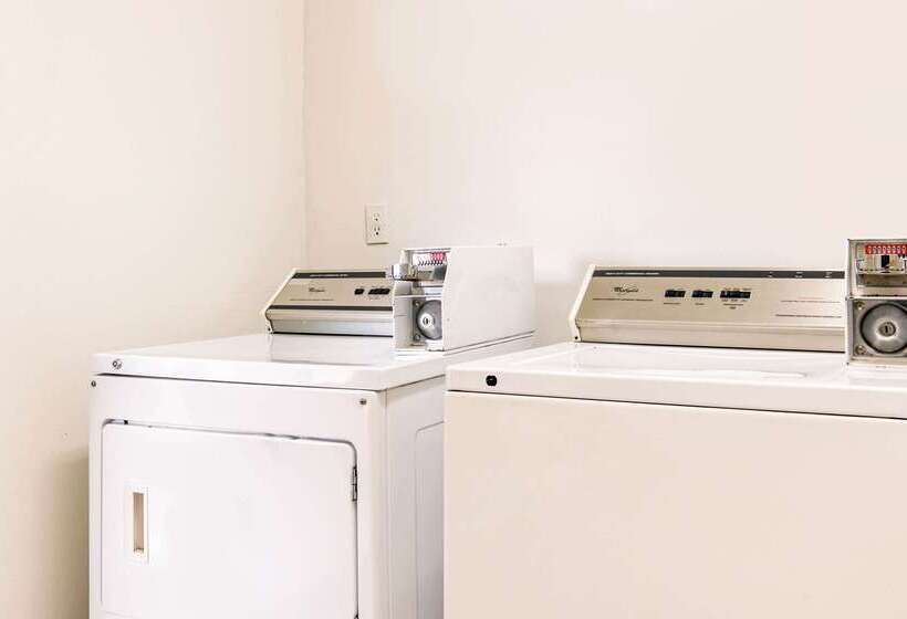 בית מלון כפרי Econo Lodge