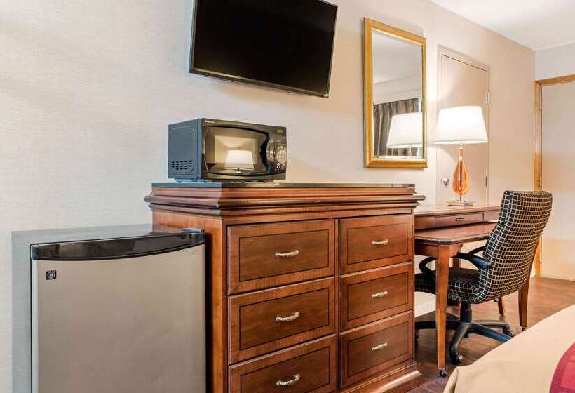 בית מלון כפרי Econo Lodge