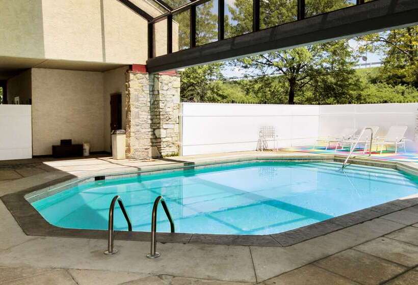 בית מלון כפרי Econo Lodge