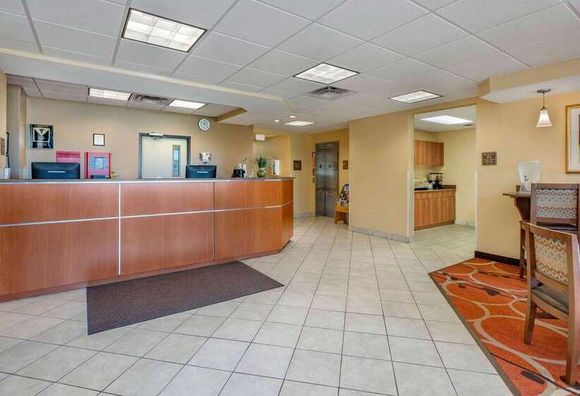 호텔 Econo Lodge Inn & Suites Fairgrounds