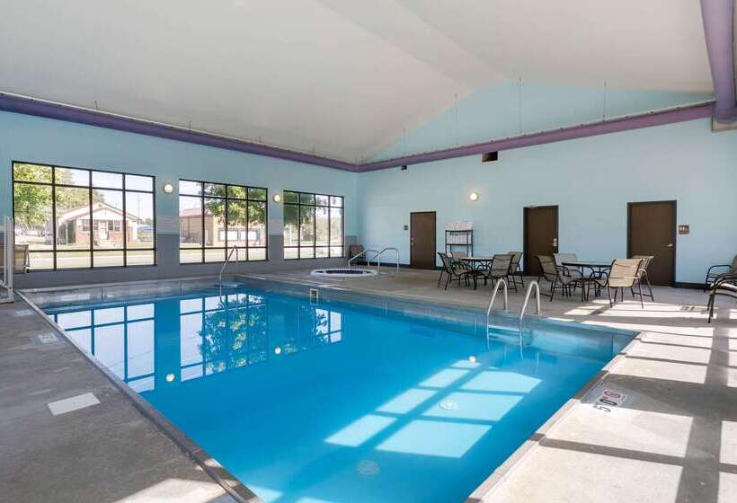 هتل Econo Lodge Inn & Suites Fairgrounds