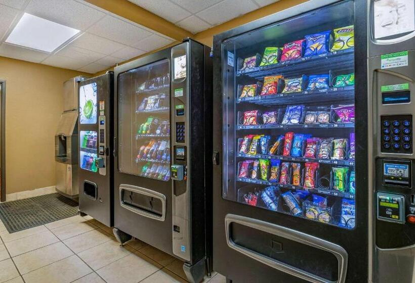 Отель Econo Lodge Inn & Suites Fairgrounds