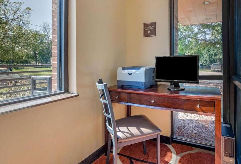 هتل Econo Lodge Inn & Suites Fairgrounds