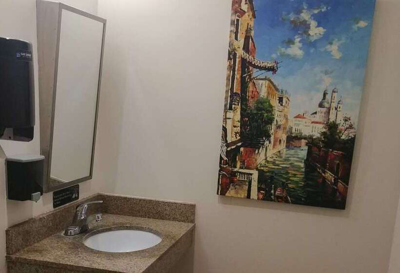 فندق Econo Lodge Milldale  Southington