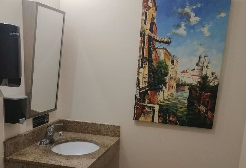 فندق Econo Lodge Milldale  Southington