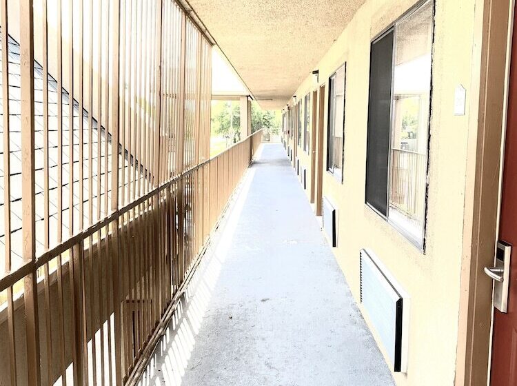 호텔 Executive Inn Kingsville