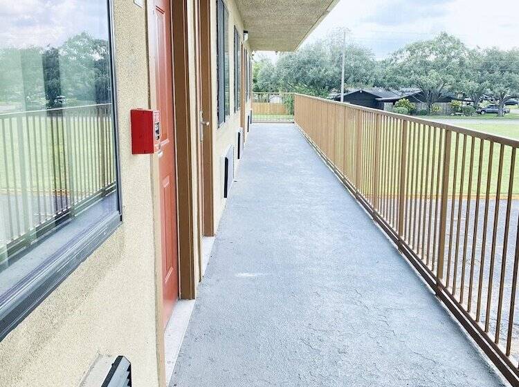 هتل Executive Inn Kingsville