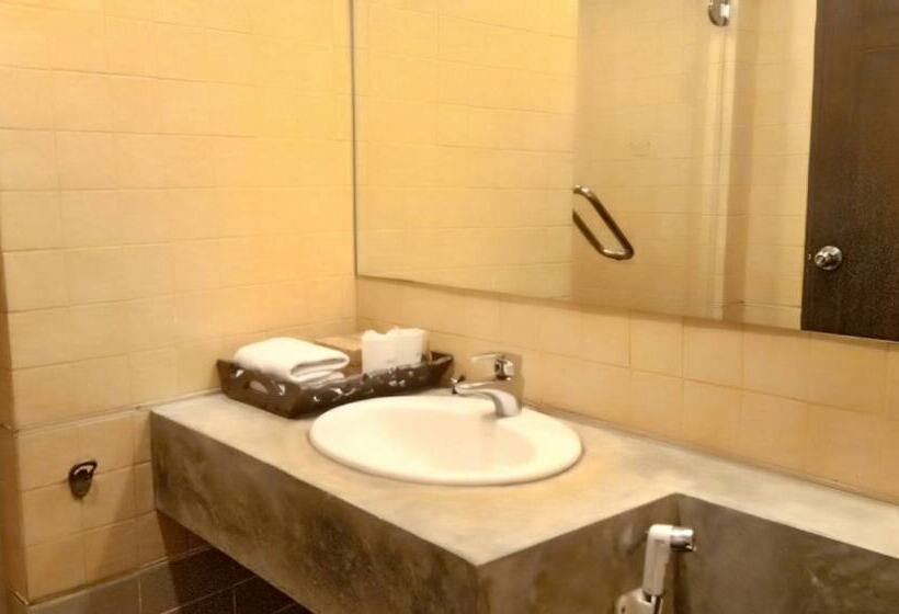 Hotel Golden Pine Beach Resort