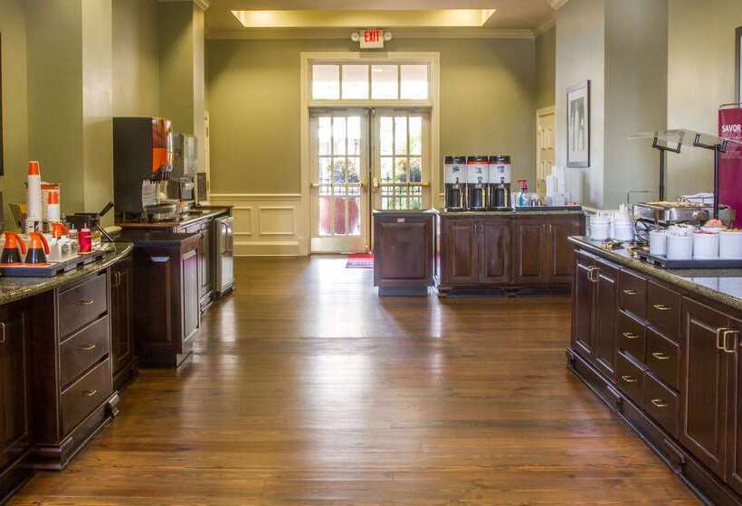 هتل Hampton Inn & Suites Savannah Historic District