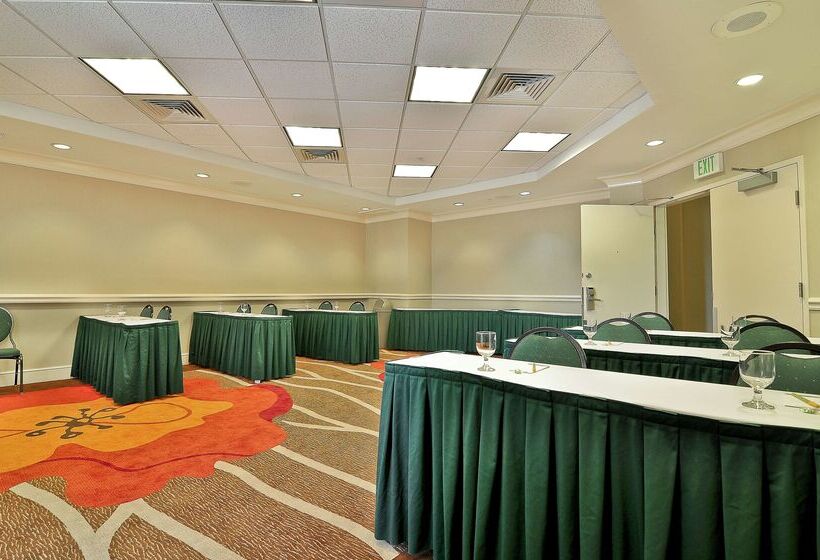 فندق Hilton Garden Inn Tampa North Busch Gardens