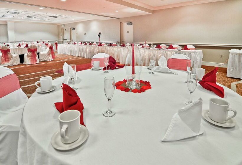 בית מלון כפרי Hilton Garden Inn Tampa North Busch Gardens