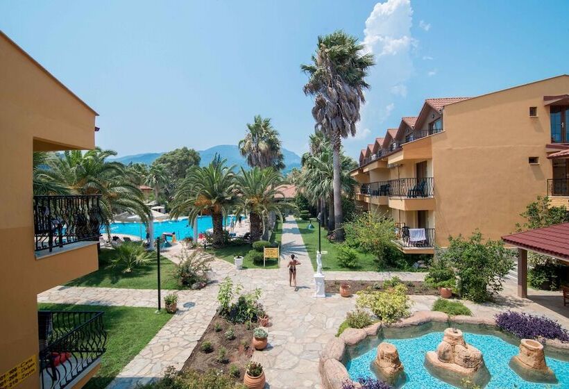 호텔 Holiday Calbis