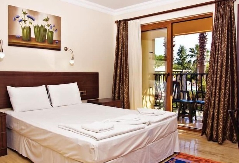 호텔 Holiday Calbis