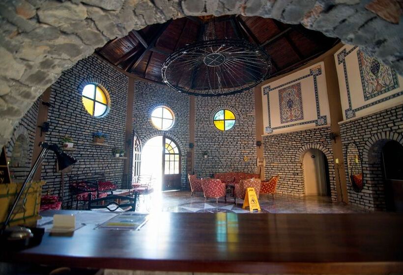 هتل Holiday Calbis