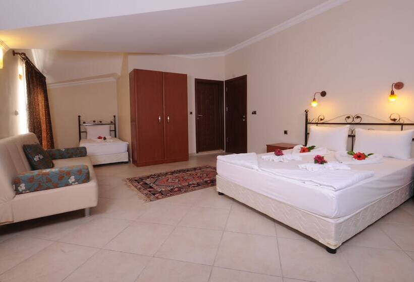 호텔 Holiday Calbis