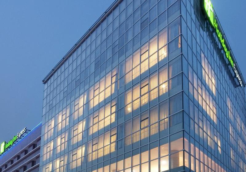 בית מלון כפרי Holiday Inn Express Tianjin Dongli By Ihg