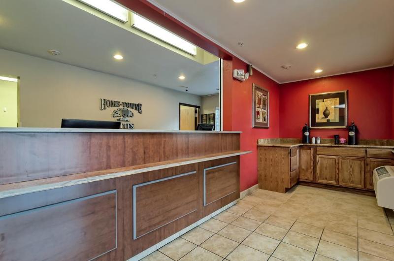 هتل Hometowne Studios & Suites By Red Roof Bentonville