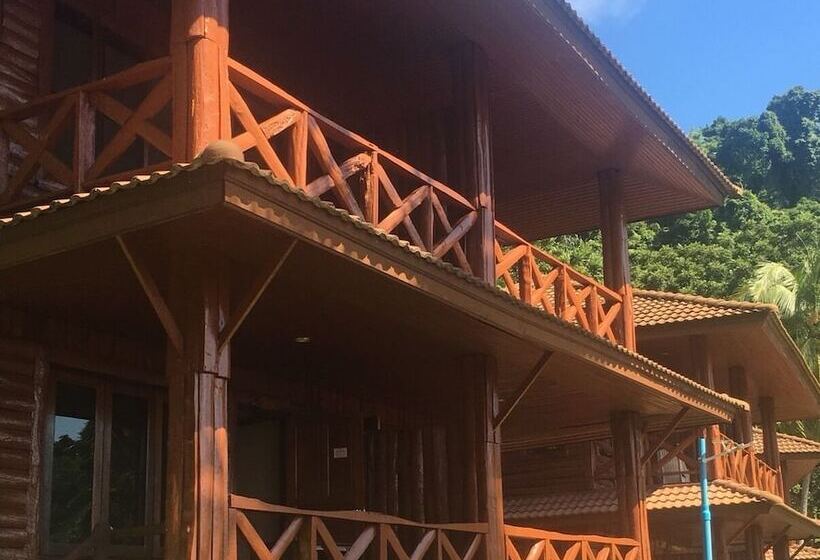 בית מלון כפרי Koh Ngai Resort
