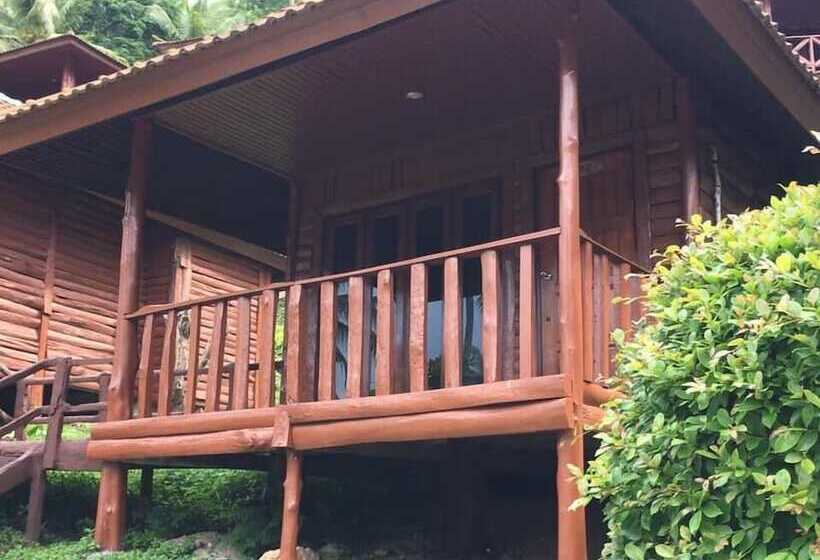 בית מלון כפרי Koh Ngai Resort