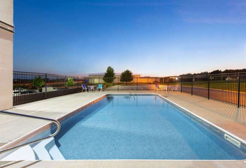 فندق La Quinta By Wyndham Blue Springs