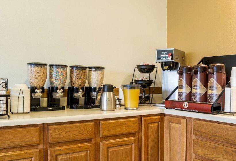 Отель Meadow Acres Inn