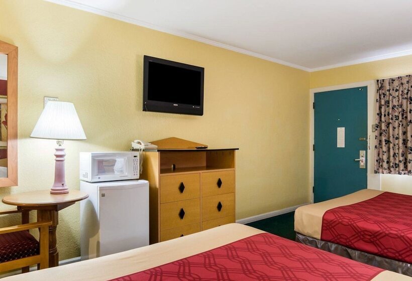 Отель Meadow Acres Inn