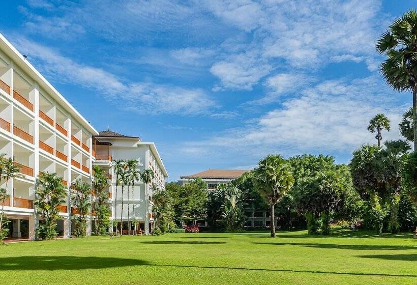 هتل Naithonburi Beach Resort