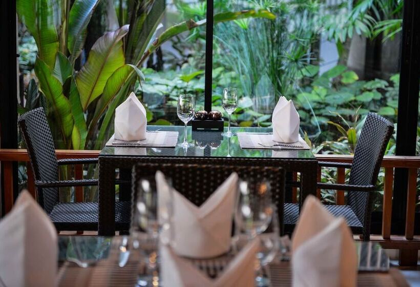 هتل Naithonburi Beach Resort