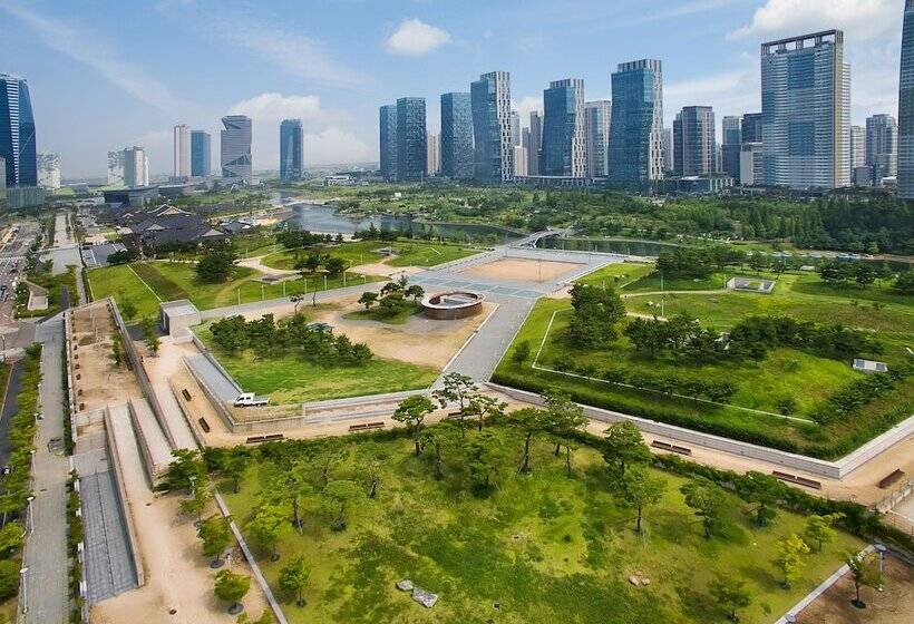 Отель Orakai Songdo Park