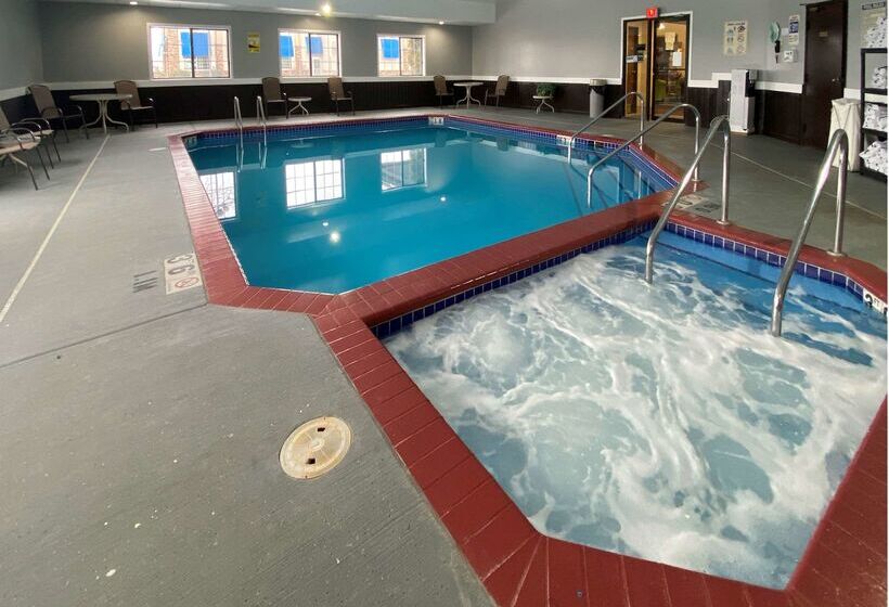 فندق Americinn By Wyndham Reedsburg