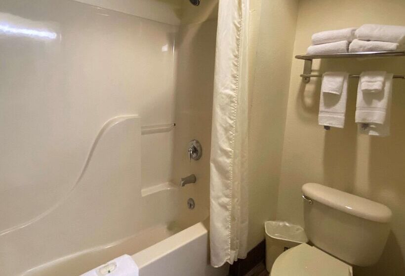 فندق Americinn By Wyndham Reedsburg