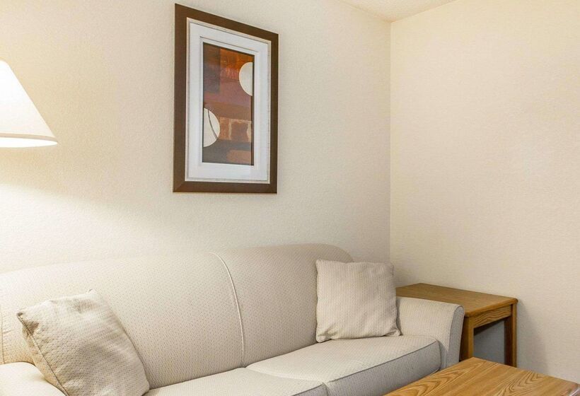 فندق Americinn By Wyndham Reedsburg