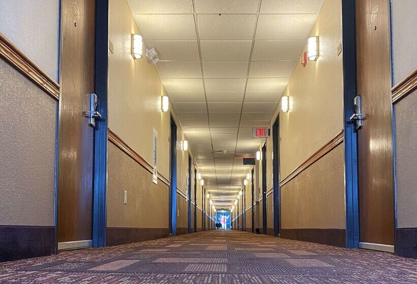 فندق Americinn By Wyndham Reedsburg