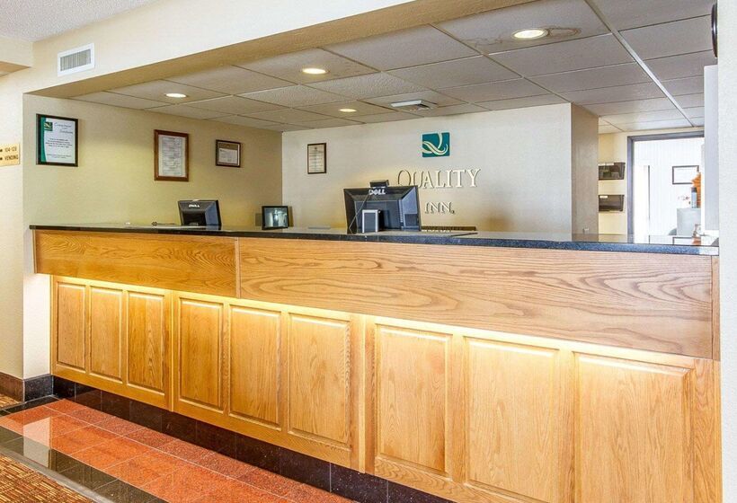 فندق Americinn By Wyndham Reedsburg