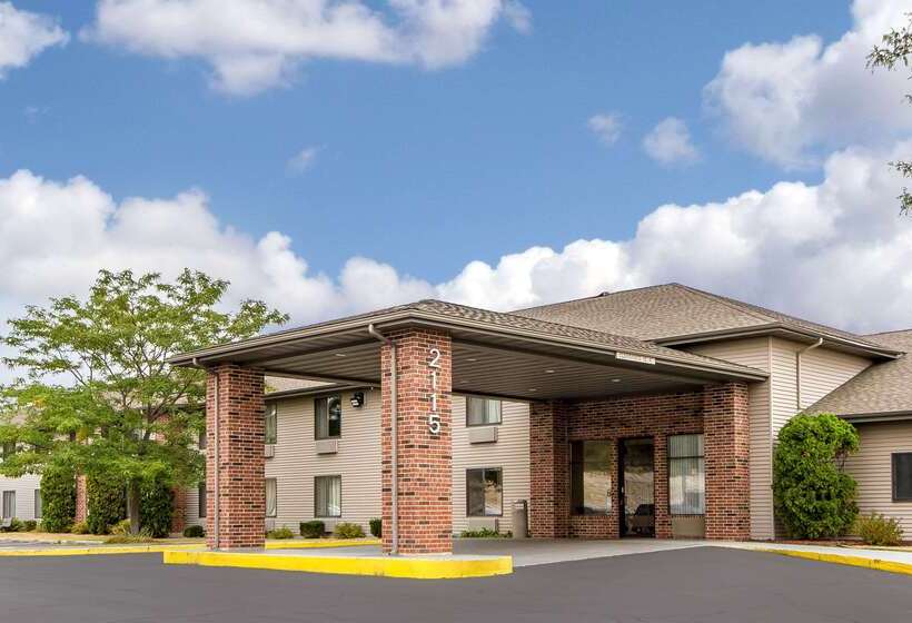 فندق Americinn By Wyndham Reedsburg