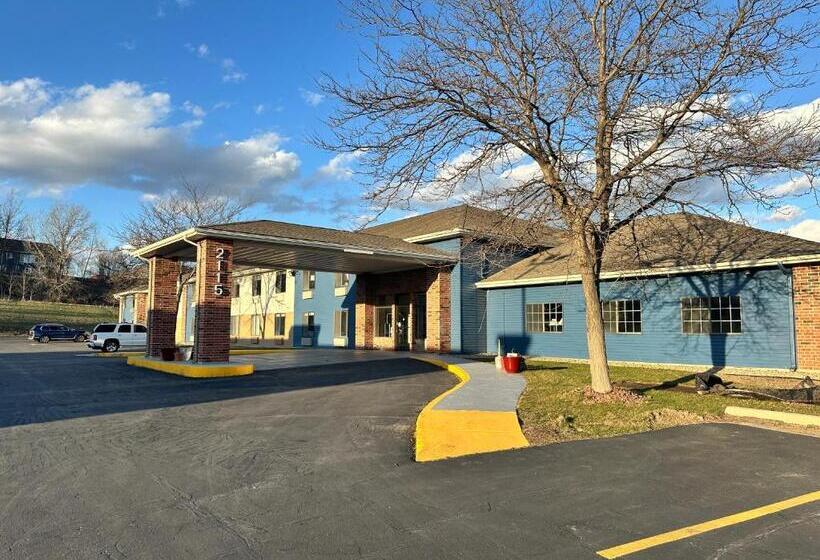 فندق Americinn By Wyndham Reedsburg