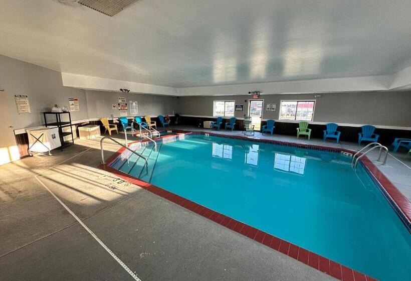 فندق Americinn By Wyndham Reedsburg