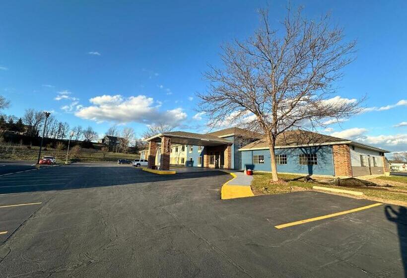 فندق Americinn By Wyndham Reedsburg