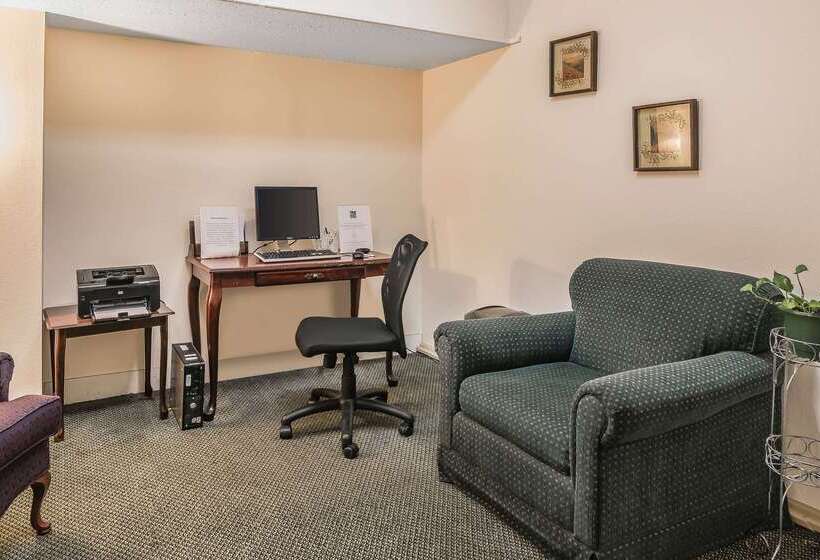 호텔 Quality Inn & Suites Albany Airport