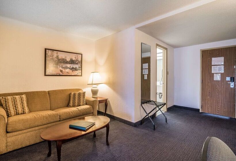 호텔 Quality Inn & Suites Albany Airport