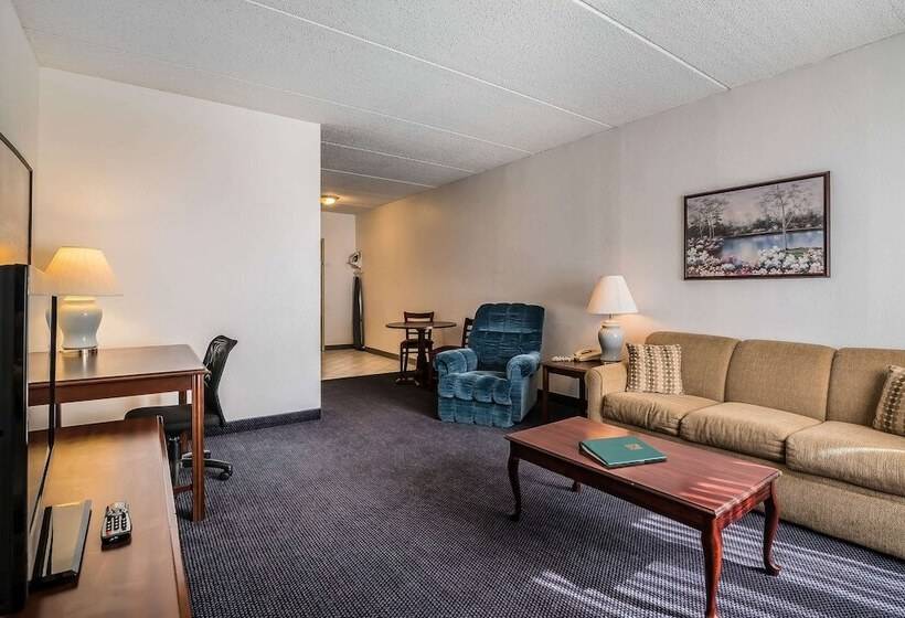 호텔 Quality Inn & Suites Albany Airport