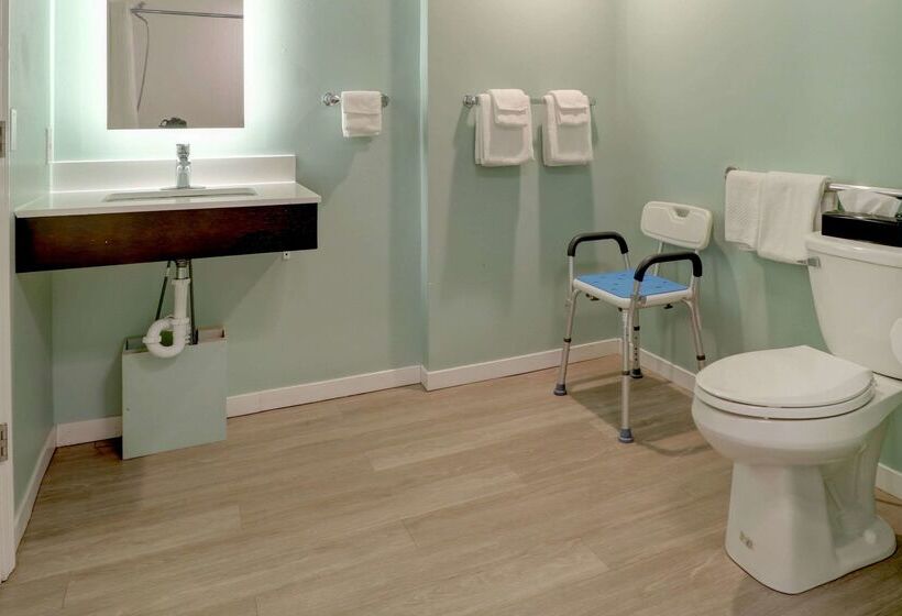 호텔 Quality Inn & Suites